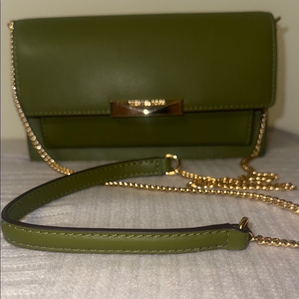 Michael Kors Elegant Green and Gold Crossbody Bag with Chain